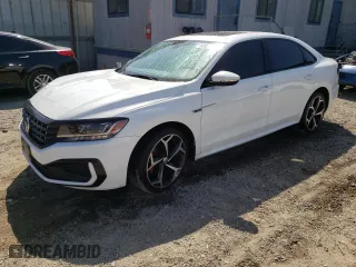 2021 Volkswagen Passat 2.0T R-Line with VIN 1VWMA7A33MC008997, listed as a Copart auction lot 68920334 with 71,312 mi miles and Salvage Title. Bid and sale history available at carsss.com. Image 1.