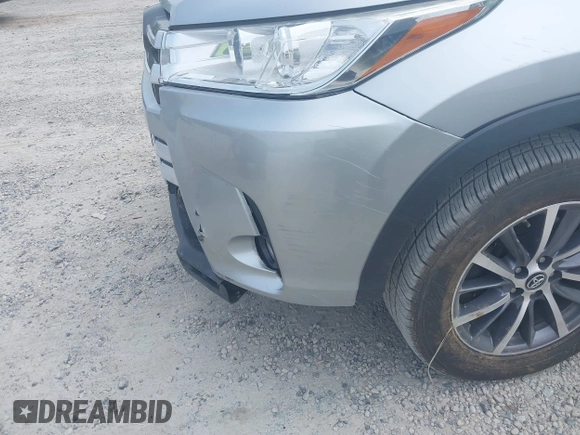 2018 Toyota Highlander SE z VIN 5TDKZRFH4JS544239, wystawiony jako IAAI lot #42429079 z przebiegiem 121 406 mil mil oraz . Historia ofert i sprzedaży dostępna na DreamBid. Obrazek 21.