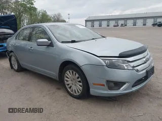 2010 Ford Fusion Hybrid z VIN 3FADP0L36AR200035, wystawiony jako IAAI lot #42145684 z przebiegiem 142 137 mil mil oraz . Historia ofert i sprzedaży dostępna na DreamBid. Obrazek 1.