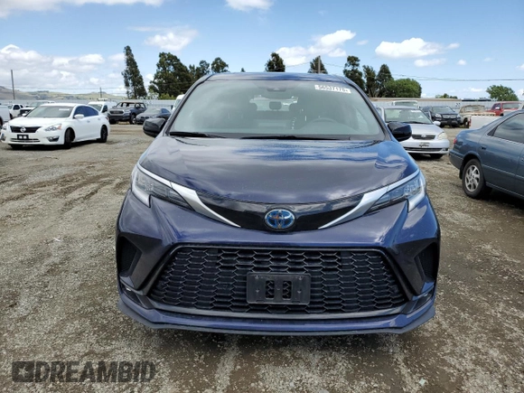 2021 Toyota Sienna XSE with VIN 5TDXSKFC1MS037700, listed as a Copart auction lot 56537175 with 62,411 mi miles and Salvage title. Bid and sale history available at DreamBid. Image 5.