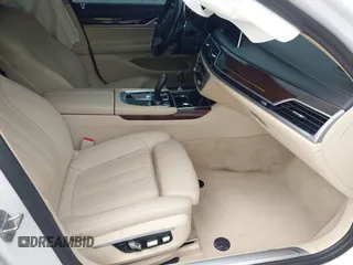 2017 BMW 7 Series 740i z VIN WBA7E2C53HG740273, wystawiony jako IAAI lot #42475769 z przebiegiem Nie podano mil oraz . Historia ofert i sprzedaży dostępna na DreamBid. Obrazek 5.