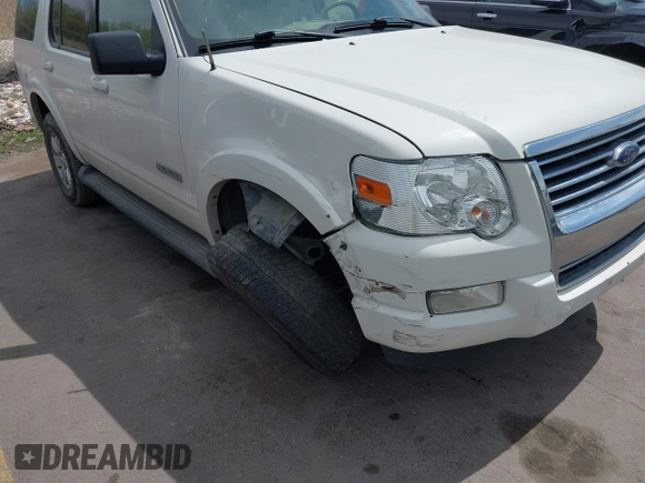 2008 Ford Explorer XLT with VIN 1FMEU73E28UA45435, listed as a IAAI auction lot 42014934 with 207,072 mi miles. Bid and sale history available at carsss.com. Image 6.