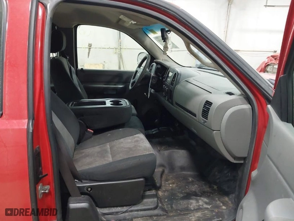 2009 Chevrolet Silverado 1500 Work Truck with VIN 1GCEK19079Z237053, listed as a IAAI auction lot 42036318 with 170,622 mi miles. Bid and sale history available at carsss.com. Image 5.