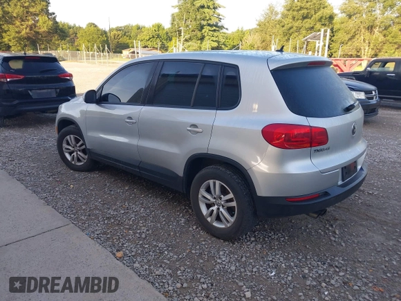 2013 Volkswagen Tiguan S z VIN WVGAV3AX0DW562532, wystawiony jako IAAI lot #42737494 z przebiegiem 152 549 mil mil oraz . Historia ofert i sprzedaży dostępna na DreamBid. Obrazek 3.
