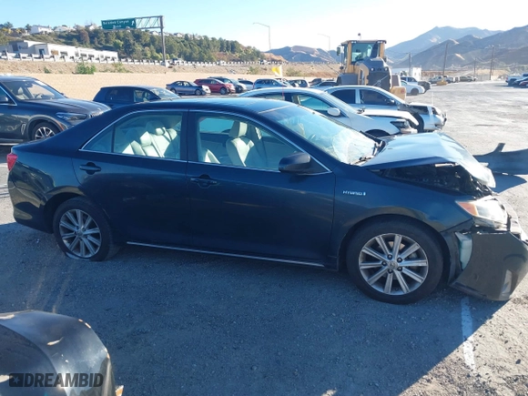 2014 Toyota Camry Hybrid LE with VIN 4T1BD1FK0EU127452, listed as a IAAI auction lot 41354543 with 1 mi miles. Bid and sale history available at carsss.com. Image 13.