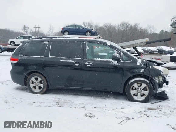2011 Toyota Sienna LE AAS with VIN 5TDKK3DC3BS113594, listed as a IAAI auction lot 41236977 with 166,156 mi miles. Bid and sale history available at carsss.com. Image 12.