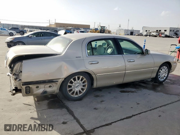 2006 Lincoln Town Car Signature z VIN 1LNHM81W16Y609693, wystawiony jako Copart lot #48370195 z przebiegiem 136 986 mil mil oraz Szkoda całkowita • Salvage title. Historia ofert i sprzedaży dostępna na DreamBid. Obrazek 3.