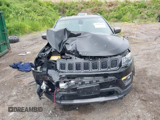 2021 Jeep Compass 80th Anniversary z VIN 3C4NJDEB5MT566331, wystawiony jako IAAI lot #39620364 z przebiegiem 48 826 mil mil oraz . Historia ofert i sprzedaży dostępna na DreamBid. Obrazek 12.