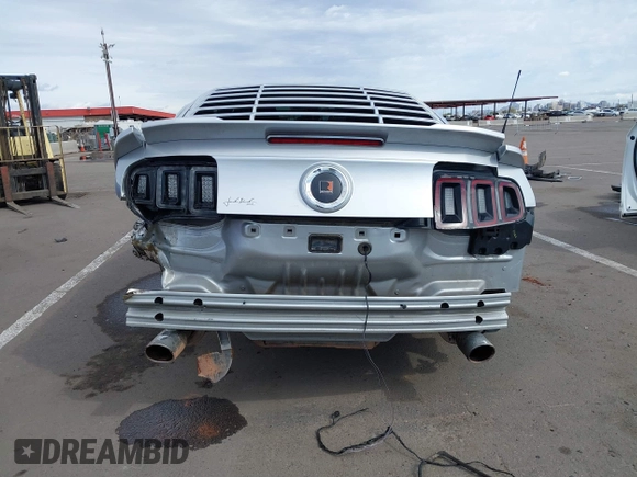 2013 Ford Mustang V6 z VIN 1ZVBP8AM2D5262788, wystawiony jako IAAI lot #41782437 z przebiegiem 54 013 mil mil oraz . Historia ofert i sprzedaży dostępna na DreamBid. Obrazek 17.