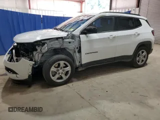2024 Jeep Compass Latitude z VIN 3C4NJDBN8RT605547, wystawiony jako Copart lot #62013365 z przebiegiem 23 793 mil mil oraz Czysty tytuł • Clean title. Historia ofert i sprzedaży dostępna na DreamBid. Obrazek 1.