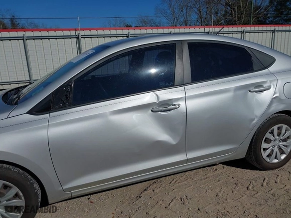 2019 Hyundai Accent SE with VIN 3KPC24A32KE059777, listed as a IAAI auction lot 41139745 with 77,337 mi miles. Bid and sale history available at carsss.com. Image 6.