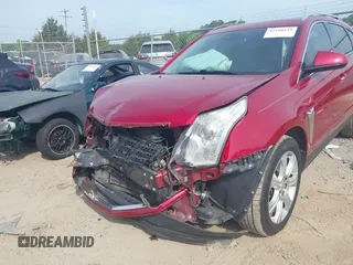 2015 Cadillac SRX Performance Collection z VIN 3GYFNCE37FS567267, wystawiony jako IAAI lot #42160129 z przebiegiem 144 948 mil mil oraz . Historia ofert i sprzedaży dostępna na DreamBid. Obrazek 6.