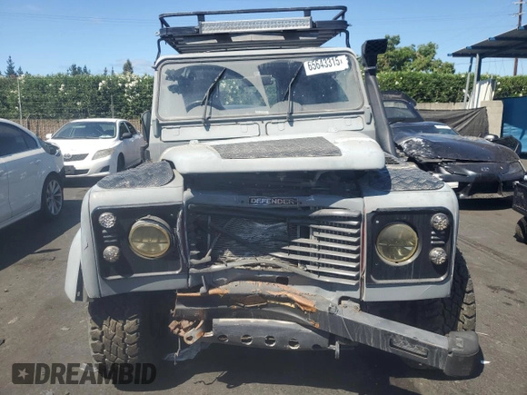 1990 Land Rover Defender z VIN SALLDVAF7HA478978, wystawiony jako Copart lot #65643315 z przebiegiem 76 116 mil mil oraz Czysty tytuł • Clean title. Historia ofert i sprzedaży dostępna na DreamBid. Obrazek 5.