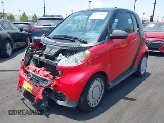 2014 Smart fortwo Pure z VIN WMEEJ3BAXEK744079, wystawiony jako IAAI lot #42421069 z przebiegiem 79 788 mil mil oraz . Historia ofert i sprzedaży dostępna na DreamBid. Obrazek 2.