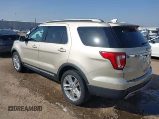 2017 Ford Explorer XLT z VIN 1FM5K7D89HGD85422, wystawiony jako IAAI lot #41787616 z przebiegiem 32 068 mil mil oraz . Historia ofert i sprzedaży dostępna na DreamBid. Obrazek 3.