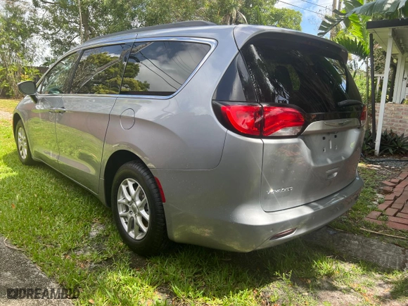 2021 Chrysler Voyager LXI with VIN 2C4RC1DG3MR555046, listed as a Copart auction lot 52074495 with 106,097 mi miles and Clean Title. Bid and sale history available at carsss.com. Image 3.