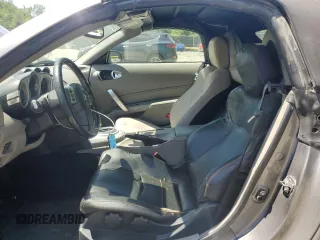 2007 Nissan 350Z Touring z VIN JN1BZ36A67M654488, wystawiony jako Copart lot #57431255 z przebiegiem 77 047 mil mil oraz Czysty tytuł • Clean title. Historia ofert i sprzedaży dostępna na DreamBid. Obrazek 7.