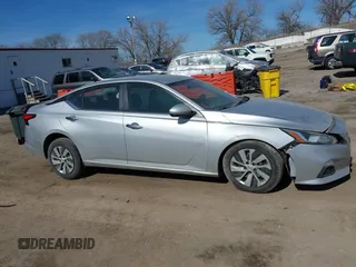 2019 Nissan Altima S with VIN 1N4BL4BV6KC211789, listed as a IAAI auction lot 41765294 with 120,412 mi miles and . Bid and sale history available at carsss.com. Image 13.