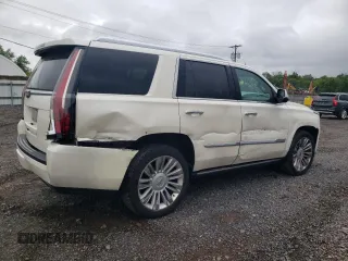 2015 Cadillac Escalade Platinum z VIN 1GYS4PKJ9FR599510, wystawiony jako Copart lot #56688215 z przebiegiem 292 890 mil mil oraz Szkoda całkowita • Salvage title. Historia ofert i sprzedaży dostępna na DreamBid. Obrazek 3.