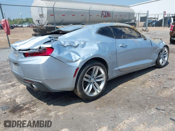 2018 Chevrolet Camaro 1LT z VIN 1G1FB1RS9J0111669, wystawiony jako IAAI lot #41898160 z przebiegiem Nie podano mil oraz . Historia ofert i sprzedaży dostępna na DreamBid. Obrazek 4.