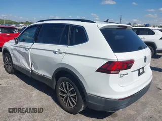 2018 Volkswagen Tiguan SEL with VIN 3VV3B7AX8JM192926, listed as a IAAI auction lot 42034229 with 16,656 mi miles and . Bid and sale history available at DreamBid. Image 3.