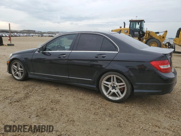 2013 Mercedes-Benz C 350 z VIN WDDGF8JB5DA751323, wystawiony jako Copart lot #65987165 z przebiegiem 168 291 mil mil oraz Czysty tytuł • Clean title. Historia ofert i sprzedaży dostępna na DreamBid. Obrazek 2.
