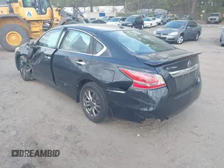 2015 Nissan Altima SV with VIN 1N4AL3AP9FC577079, listed as a IAAI auction lot 41922522 with 211,601 mi miles and . Bid and sale history available at DreamBid. Image 3.