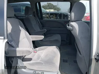2005 Honda Odyssey LX with VIN 5FNRL38245B096035, listed as a IAAI auction lot 41998823 with 209,177 mi miles. Bid and sale history available at carsss.com. Image 8.