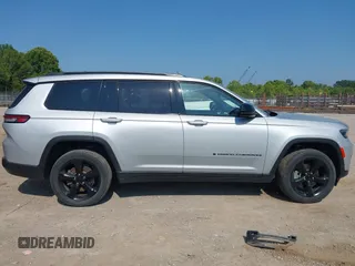 2023 Jeep Grand Cherokee Laredo z VIN 1C4RJKAG9P8865637, wystawiony jako IAAI lot #42682535 z przebiegiem 63 710 mil mil oraz . Historia ofert i sprzedaży dostępna na DreamBid. Obrazek 13.