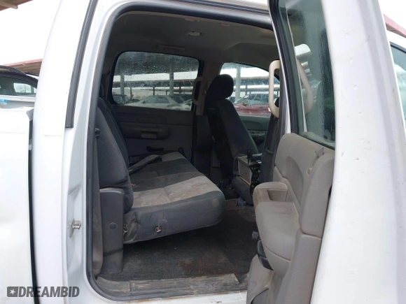 2007 Chevrolet Silverado 1500 LT w/1LT with VIN 2GCEC13C771629942, listed as a IAAI auction lot 41929505 with 200,432 mi miles. Bid and sale history available at carsss.com. Image 8.