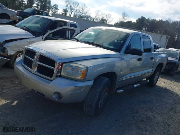 2006 Dodge Dakota SLT with VIN 1D7HE48N16S640961, listed as a IAAI auction lot 41485104 with 294,676 mi miles. Bid and sale history available at carsss.com. Image 2.
