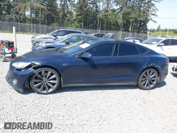 2013 Tesla Model S Performance z VIN 5YJSA1DP2DFP06669, wystawiony jako IAAI lot #42161357 z przebiegiem 177 710 mil mil oraz . Historia ofert i sprzedaży dostępna na DreamBid. Obrazek 15.