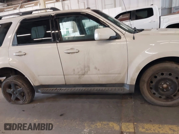 2012 Ford Escape Limited z VIN 1FMCU9EG7CKB32270, wystawiony jako IAAI lot #42238708 z przebiegiem 102 348 mil mil oraz . Historia ofert i sprzedaży dostępna na DreamBid. Obrazek 14.