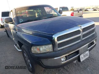 2000 Dodge 1500 z VIN 1B7HC16Z5YS526954, wystawiony jako IAAI lot #41627502 z przebiegiem 189 632 mil mil oraz . Historia ofert i sprzedaży dostępna na DreamBid. Obrazek 1.
