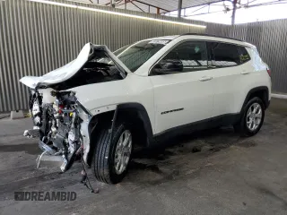 2024 Jeep Compass Latitude z VIN 3C4NJDBN6RT110487, wystawiony jako Copart lot #62075885 z przebiegiem 26 410 mil mil oraz Szkoda całkowita • Salvage title. Historia ofert i sprzedaży dostępna na DreamBid. Obrazek 1.