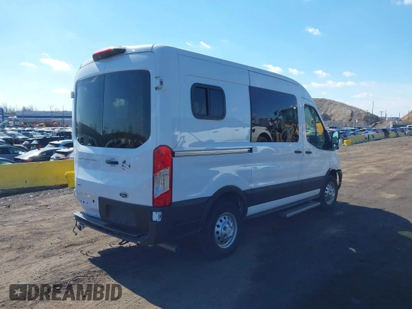 2023 Ford Transit z VIN 1FTYE2C84PKB90935, wystawiony jako IAAI lot #41649489 z przebiegiem 3 272 mil mil oraz . Historia ofert i sprzedaży dostępna na DreamBid. Obrazek 4.