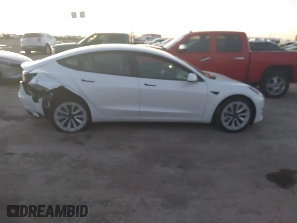 2021 Tesla Model 3 Standard Range Plus z VIN 5YJ3E1EA3MF043860, wystawiony jako IAAI lot #41214748 z przebiegiem 32 753 mil mil oraz . Historia ofert i sprzedaży dostępna na DreamBid. Obrazek 12.