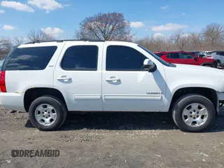 2009 GMC Yukon SLT w/4SA with VIN 1GKFK33059R282974, listed as a IAAI auction lot 42013219 with 209,240 mi miles. Bid and sale history available at carsss.com. Image 13.