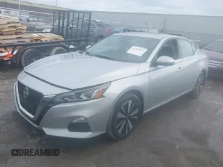 2022 Nissan Altima 2.5 SV with VIN 1N4BL4DW0NN332896, listed as a IAAI auction lot 41368811 with 35,062 mi miles. Bid and sale history available at carsss.com. Image 2.