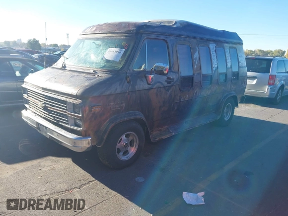 1984 Chevrolet Chevy Van z VIN 1GBEG25H7E7200890, wystawiony jako IAAI lot #40813919 z przebiegiem 17 719 mil mil oraz . Historia ofert i sprzedaży dostępna na DreamBid. Obrazek 2.