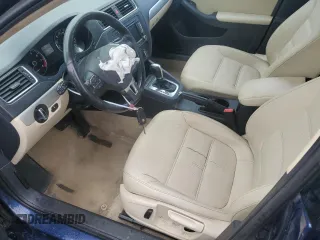 2013 Volkswagen Jetta SE z VIN 3VWDP7AJ7DM311146, wystawiony jako Copart lot #54963425 z przebiegiem 236 277 mil mil oraz Szkoda całkowita • Salvage title. Historia ofert i sprzedaży dostępna na DreamBid. Obrazek 7.