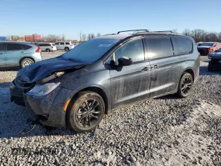 2020 Chrysler Pacifica Launch Edition z VIN 2C4RC3BG8LR263700, wystawiony jako Copart lot #41963825 z przebiegiem 99 415 mil mil oraz Szkody całkowita. Historia ofert i sprzedaży dostępna na DreamBid. Obrazek 1.