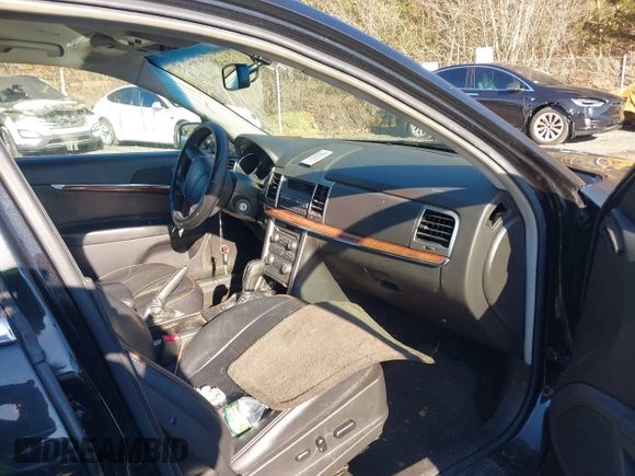 2012 Lincoln MKZ z VIN 3LNHL2GC6CR813803, wystawiony jako IAAI lot #41765231 z przebiegiem 183 292 mil mil oraz . Historia ofert i sprzedaży dostępna na DreamBid. Obrazek 5.