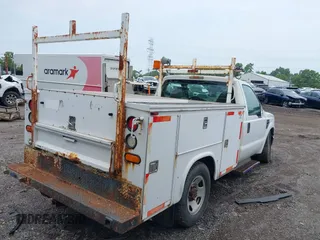 2008 Ford F-350 z VIN 1FDSF30508EB94334, wystawiony jako IAAI lot #42244786 z przebiegiem 279 572 mil mil oraz . Historia ofert i sprzedaży dostępna na DreamBid. Obrazek 4.