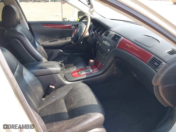 2002 Lexus ES 300 with VIN JTHBF30GX25023800, listed as a IAAI auction lot 41975860 with 212,282 mi miles. Bid and sale history available at carsss.com. Image 5.