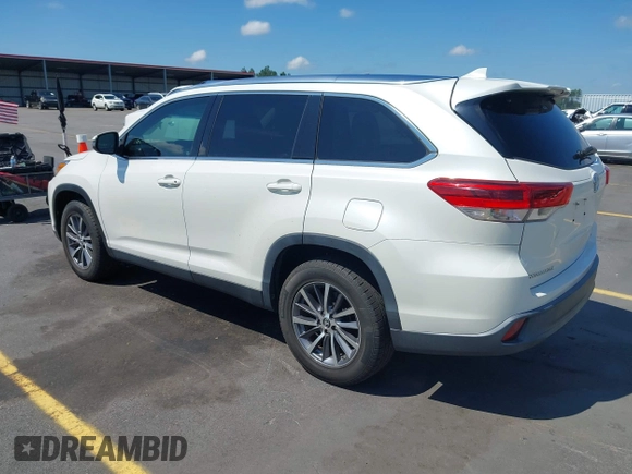 2019 Toyota Highlander SE with VIN 5TDKZRFH7KS551929, listed as a IAAI auction lot 42627458 with 84,117 mi miles and . Bid and sale history available at DreamBid. Image 3.
