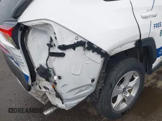 2021 Toyota RAV4 Hybrid LE z VIN 2T3MWRFV6MW118143, wystawiony jako IAAI lot #41863177 z przebiegiem 43 527 mil mil oraz . Historia ofert i sprzedaży dostępna na DreamBid. Obrazek 20.