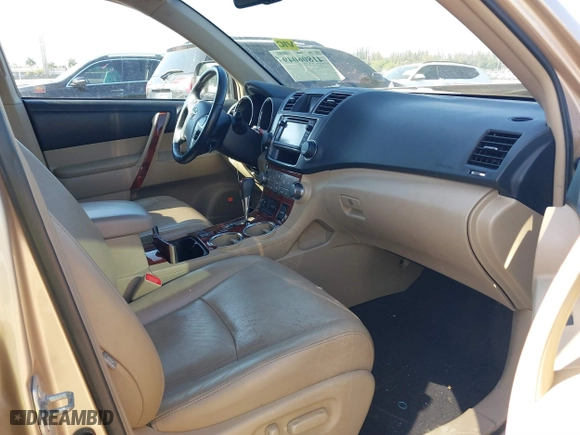 2013 Toyota Highlander Limited with VIN 5TDYK3EH2DS139594, listed as a IAAI auction lot 41806049 with 175,484 mi miles. Bid and sale history available at carsss.com. Image 5.