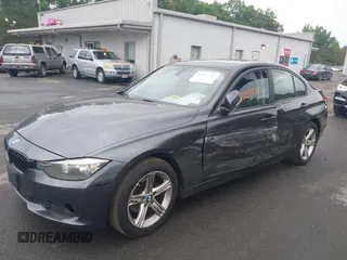 2015 BMW 3 Series 320i xDrive z VIN WBA3C3C56FK200968, wystawiony jako IAAI lot #42597719 z przebiegiem 160 922 mil mil oraz . Historia ofert i sprzedaży dostępna na DreamBid. Obrazek 17.
