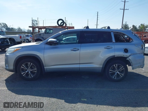 2018 Toyota Highlander LE z VIN 5TDBZRFH2JS838268, wystawiony jako IAAI lot #41540323 z przebiegiem 151 773 mil mil oraz . Historia ofert i sprzedaży dostępna na DreamBid. Obrazek 15.